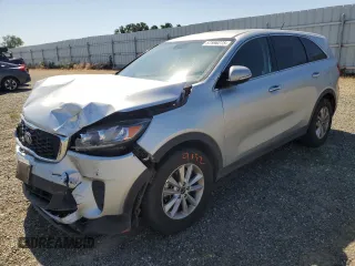 2019 Kia Sorento L z VIN 5XYPG4A35KG454994, wystawiony jako Copart lot #57596275 z przebiegiem 119 644 mil mil oraz Szkoda całkowita • Salvage title. Historia ofert i sprzedaży dostępna na DreamBid. Obrazek 1.
