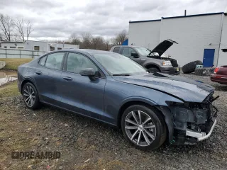 2022 Volvo S60 Momentum with VIN 7JRL12TZ7NG192016, listed as a Copart auction lot 45467324 with 10,928 mi miles. Bid and sale history available at carsss.com. Image 4.