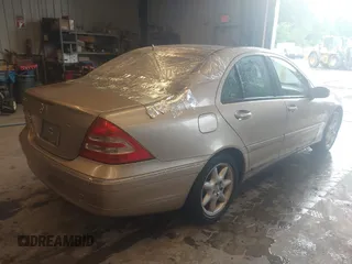2002 Mercedes-Benz C 230/260/280/320 z VIN WDBRF61J82E005564, wystawiony jako IAAI lot #42468902 z przebiegiem 96 122 mil mil oraz . Historia ofert i sprzedaży dostępna na DreamBid. Obrazek 4.