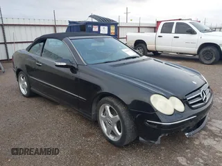 2004 Mercedes-Benz CLK 500 z VIN WDBTK75G24T031470, wystawiony jako IAAI lot #42172532 z przebiegiem 219 634 mil mil oraz . Historia ofert i sprzedaży dostępna na DreamBid. Obrazek 1.