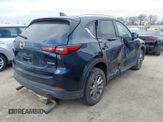 2023 Mazda CX-5 S Carbon Edition z VIN JM3KFBCM4P0288155, wystawiony jako IAAI lot #41501030 z przebiegiem 26 516 mil mil oraz . Historia ofert i sprzedaży dostępna na DreamBid. Obrazek 4.