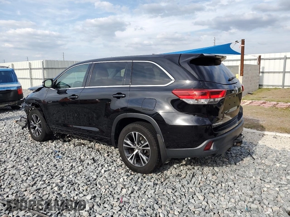 2017 Toyota Highlander LE with VIN 5TDBZRFH0HS396813, listed as a Copart auction lot 60111765 with 101,782 mi miles and Salvage title. Bid and sale history available at DreamBid. Image 2.