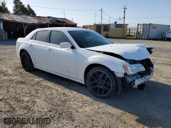 2013 Chrysler 300 with VIN 2C3CCAAG8DH578410, listed as a Copart auction lot 52553165 with 115,129 mi miles and Salvage Title. Bid and sale history available at carsss.com. Image 4.