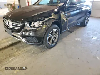2017 Mercedes-Benz GLC with VIN WDC0G4JB4HF141109, listed as a Copart auction lot 61397772 with 44,392 mi miles. Bid and sale history available at carsss.com. Image 9.