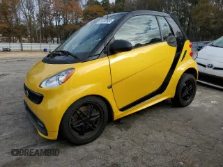 2013 Smart fortwo Passion z VIN WMEEK3BA2DK721780, wystawiony jako Copart lot #84732784 z przebiegiem 84 297 mil mil oraz Szkody całkowita. Historia ofert i sprzedaży dostępna na DreamBid. Obrazek 1.