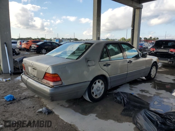 1996 Mercedes-Benz S 320 with VIN WDBGA32E2TA292415, listed as a Copart auction lot 86072834 with 265,496 mi miles and Clean Title. Bid and sale history available at DreamBid. Image 3.