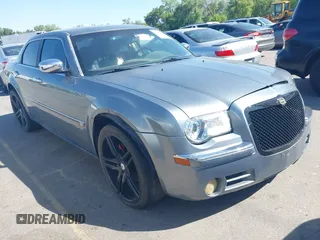 2006 Chrysler 300 C z VIN 2C3KA63HX6H170269, wystawiony jako IAAI lot #42316359 z przebiegiem 160 751 mil mil oraz . Historia ofert i sprzedaży dostępna na DreamBid. Obrazek 1.