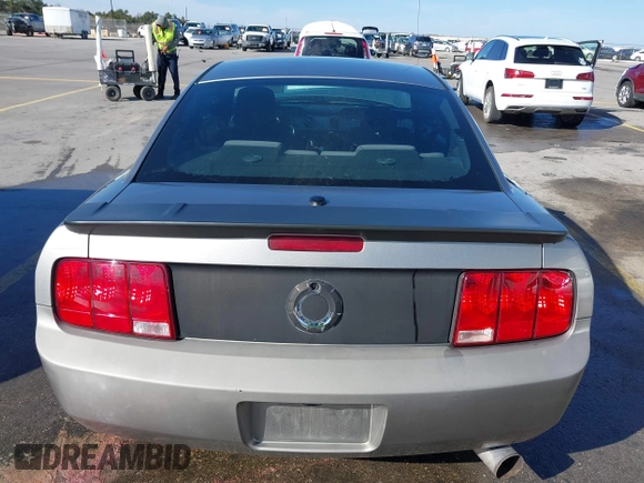 2008 Ford Mustang Deluxe with VIN 1ZVHT80N085170844, listed as a IAAI auction lot 41673185 with 274,392 mi miles. Bid and sale history available at carsss.com. Image 16.