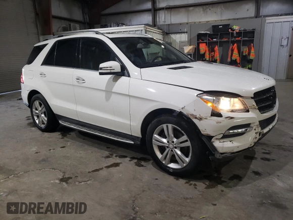 2015 Mercedes-Benz M ML 350 with VIN 4JGDA5HB2FA467081, listed as a Copart auction lot 43956725 with 172,701 mi miles and Salvage Title. Bid and sale history available at carsss.com. Image 4.