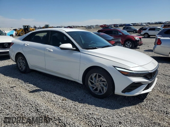 2024 Hyundai Elantra SEL z VIN KMHLM4DG1RU641644, wystawiony jako Copart lot #52002685 z przebiegiem 31 710 mil mil oraz Szkoda całkowita • Salvage title. Historia ofert i sprzedaży dostępna na DreamBid. Obrazek 4.