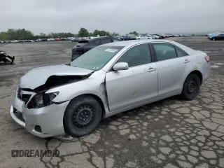 2011 Toyota Camry LE z VIN 4T1BF3EK4BU633787, wystawiony jako Copart lot #57076855 z przebiegiem 163 266 mil mil oraz Szkoda całkowita • Salvage title. Historia ofert i sprzedaży dostępna na DreamBid. Obrazek 1.