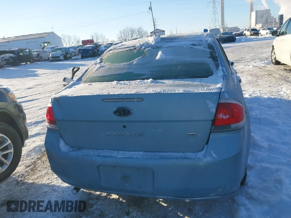 2009 Ford Focus SE z VIN 1FAHP35N79W262568, wystawiony jako IAAI lot #41288346 z przebiegiem 138 902 mil mil oraz . Historia ofert i sprzedaży dostępna na DreamBid. Obrazek 16.