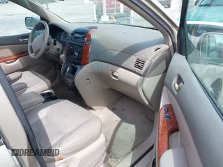 2004 Toyota Sienna XLE with VIN 5TDZA22C04S166738, listed as a IAAI auction lot 42137264 with 147,551 mi miles. Bid and sale history available at carsss.com. Image 5.