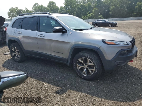 2015 Jeep Cherokee Trailhawk z VIN 1C4PJMBS5FW778852, wystawiony jako Copart lot #59107555 z przebiegiem Nie podano mil oraz Czysty tytuł • Clean title. Historia ofert i sprzedaży dostępna na DreamBid. Obrazek 4.