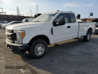 2017 Ford F-250 XLT z VIN 1FT7X2A63HEE83670, wystawiony jako Copart lot #76128944 z przebiegiem 40 283 mil mil oraz Szkoda całkowita • Salvage title. Historia ofert i sprzedaży dostępna na DreamBid. Obrazek 1.