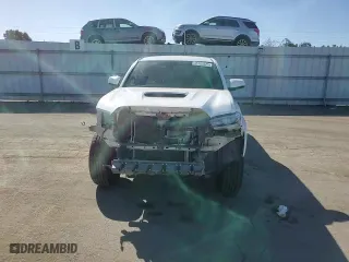 2020 Toyota Tacoma 2WD SR5 with VIN 3TMAZ5CN3LM119547, listed as a Copart auction lot 45705525 with 61,822 mi miles and Salvage Title. Bid and sale history available at carsss.com. Image 11.