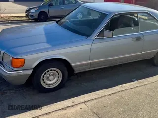 1985 Mercedes-Benz 500 z VIN WDBCA44D7FA152776, wystawiony jako Copart lot #90896815 z przebiegiem 214 799 mil mil oraz Czysty tytuł • Clean title. Historia ofert i sprzedaży dostępna na DreamBid. Obrazek 11.