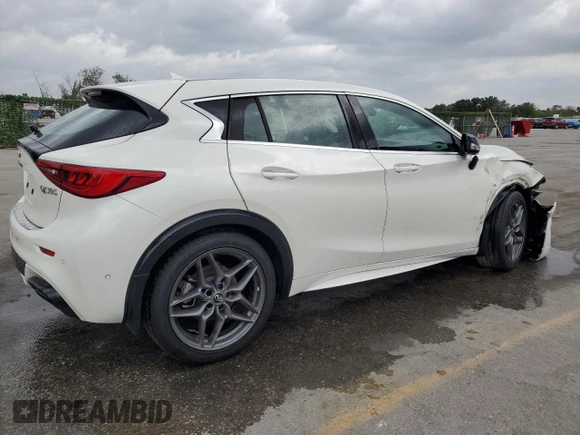 2018 Infiniti QX30 ESSENTIAL with VIN SJKCH5CP2JA047793, listed as a Copart auction lot 49071454 with 43,124 mi miles. Bid and sale history available at carsss.com. Image 3.