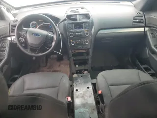 2017 Ford Police Interceptor Utility z VIN 1FM5K8AR6HGC63457, wystawiony jako Copart lot #55322445 z przebiegiem 136 618 mil mil oraz Szkody całkowita. Historia ofert i sprzedaży dostępna na DreamBid. Obrazek 8.