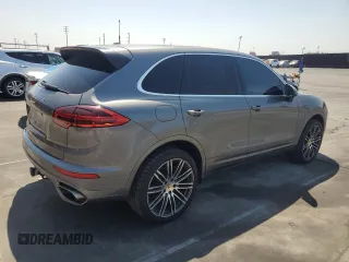 2016 Porsche Cayenne z VIN WP1AA2A22GKA08076, wystawiony jako Copart lot #55059565 z przebiegiem 71 521 mil mil oraz Szkoda całkowita • Salvage title. Historia ofert i sprzedaży dostępna na DreamBid. Obrazek 3.