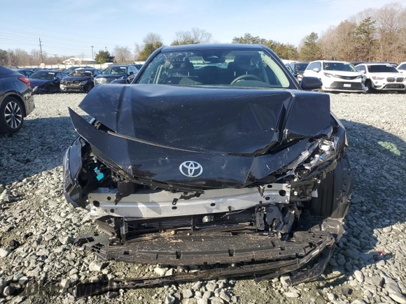 2025 Toyota Camry LE with VIN 4T1DAACK1SU533001, listed as a Copart auction lot 43747945 with 9,236 mi miles and Salvage Title. Bid and sale history available at DreamBid. Image 5.