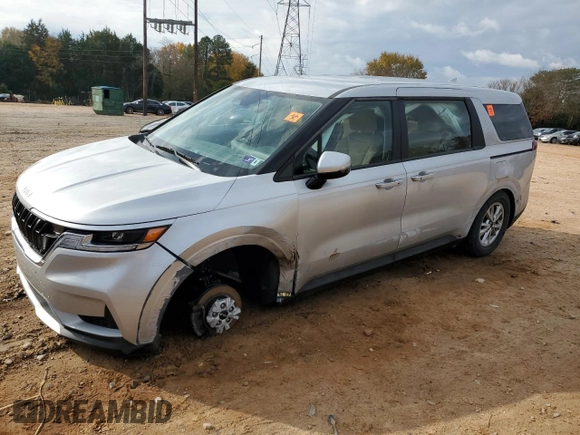 2022 Kia Carnival LXS with VIN KNDNB4H33N6117811, listed as a Copart auction lot 82462004 with 111,139 mi miles and Salvage Title. Bid and sale history available at carsss.com. Image 1.