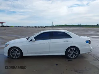 2015 Mercedes-Benz E 350 Sport с VIN WDDHF5KB5FB109831, выставлен на аукционе IAAI как лот 42345153 с пробегом 180 437 миль миль и . История ставок и продаж доступна на DreamBid. Изображение 14.