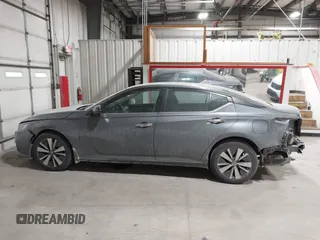 2022 Nissan Altima 2.5 SV with VIN 1N4BL4DV1NN421562, listed as a IAAI auction lot 41395273 with 76,652 mi miles. Bid and sale history available at carsss.com. Image 15.