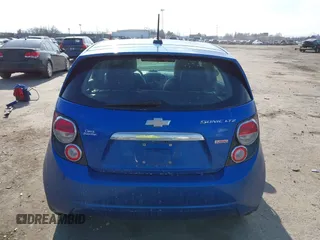 2016 Chevrolet Sonic LTZ z VIN 1G1JE6SB5G4150771, wystawiony jako IAAI lot #41662866 z przebiegiem 101 476 mil mil oraz . Historia ofert i sprzedaży dostępna na DreamBid. Obrazek 16.