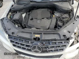 2013 Mercedes-Benz M 350 z VIN 4JGDA5JB7DA165826, wystawiony jako Copart lot #55063345 z przebiegiem 115 194 mil mil oraz Nie do naprawy • Non repairable. Historia ofert i sprzedaży dostępna na DreamBid. Obrazek 12.
