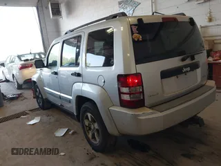 2008 Jeep Liberty Sport z VIN 1J8GN28K28W205032, wystawiony jako IAAI lot #42394818 z przebiegiem 229 088 mil mil oraz . Historia ofert i sprzedaży dostępna na DreamBid. Obrazek 3.