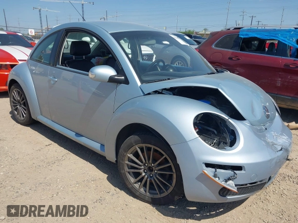 2010 Volkswagen New Beetle Coupe with VIN 3VWPG3AG0AM002088, listed as a IAAI auction lot 42014379 with 81,832 mi miles. Bid and sale history available at carsss.com. Image 1.
