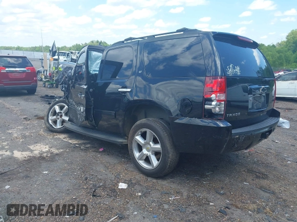 2013 Chevrolet Tahoe LT z VIN 1GNSCBE09DR366696, wystawiony jako IAAI lot #42201250 z przebiegiem 199 105 mil mil oraz . Historia ofert i sprzedaży dostępna na DreamBid. Obrazek 3.