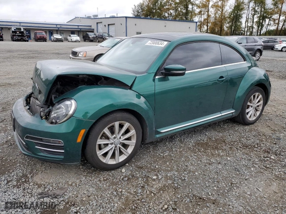2018 Volkswagen Beetle SE with VIN 3VWJD7AT6JM711272, listed as a Copart auction lot 72000634 with 45,178 mi miles and Salvage Title. Bid and sale history available at carsss.com. Image 1.