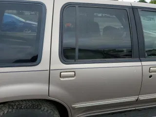 1997 Ford Explorer XLT with VIN 1FMDU35PXVZB69793, listed as a Copart auction lot 70712774 with 138,243 mi miles and Salvage title. Bid and sale history available at DreamBid. Image 10.