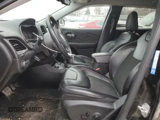 2020 Jeep Cherokee Trailhawk z VIN 1C4PJMBN6LD518073, wystawiony jako Copart lot #43611095 z przebiegiem 39 947 mil mil oraz Szkoda całkowita • Salvage title. Historia ofert i sprzedaży dostępna na DreamBid. Obrazek 7.