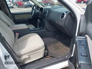 2008 Ford Explorer XLT with VIN 1FMEU73E28UB09103, listed as a IAAI auction lot 42135200 with 69,871 mi miles. Bid and sale history available at carsss.com. Image 5.