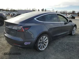 2019 Tesla Model 3 Mid Range with VIN 5YJ3E1EA3KF425416, listed as a Copart auction lot 46623325 with 84,060 mi miles and Salvage Title. Bid and sale history available at DreamBid. Image 3.