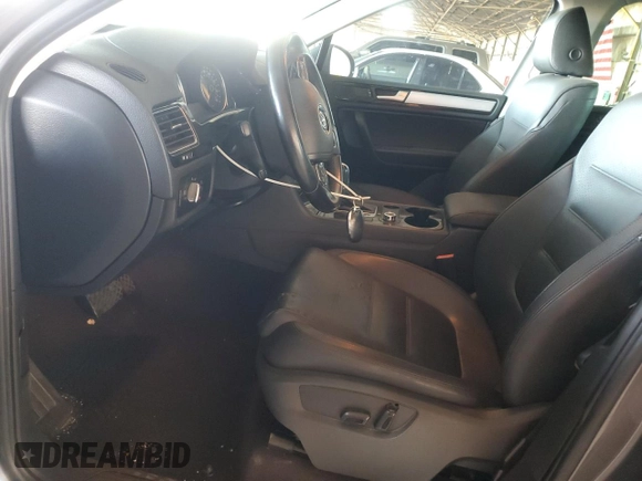 2013 Volkswagen Touareg Lux с VIN WVGEF9BP9DD003735, выставлен на аукционе Copart как лот 58852315 с пробегом 138 223 миль миль и Списание • Salvage title. История ставок и продаж доступна на DreamBid. Изображение 7.