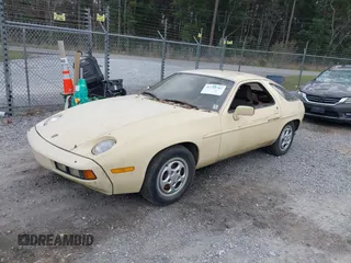1982 Porsche 928 z VIN WP0JA0921CS820795, wystawiony jako IAAI lot #41741787 z przebiegiem 121 568 mil mil oraz . Historia ofert i sprzedaży dostępna na DreamBid. Obrazek 2.