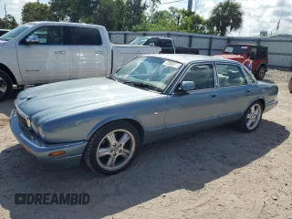 2002 Jaguar XJ with VIN SAJDA12C72LF42584, listed as a Copart auction lot 72030274 with 241,554 mi miles and Clean Title. Bid and sale history available at carsss.com. Image 1.