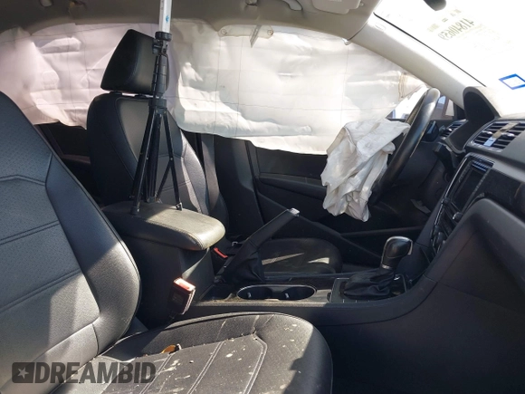2019 Volkswagen Passat SE R-Line z VIN 1VWMA7A31KC000846, wystawiony jako IAAI lot #41840659 z przebiegiem 70 486 mil mil oraz . Historia ofert i sprzedaży dostępna na DreamBid. Obrazek 5.