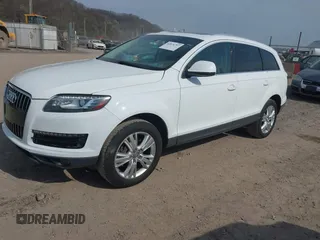 2010 Audi Q7 Premium Plus with VIN WA1LYAFE0AD005749, listed as a IAAI auction lot 42076797 with 174,166 mi miles and . Bid and sale history available at DreamBid. Image 2.