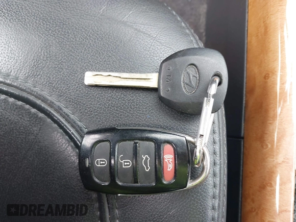 2006 Hyundai Azera SE z VIN KMHFC46F46A077702, wystawiony jako IAAI lot #42088782 z przebiegiem 103 033 mil mil oraz . Historia ofert i sprzedaży dostępna na DreamBid. Obrazek 11.