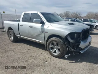 2013 Ram 1500 Sport с VIN 1C6RR7HT3DS525415, выставлен на аукционе IAAI как лот 41891709 с пробегом 141 403 миль миль и . История ставок и продаж доступна на DreamBid. Изображение 1.