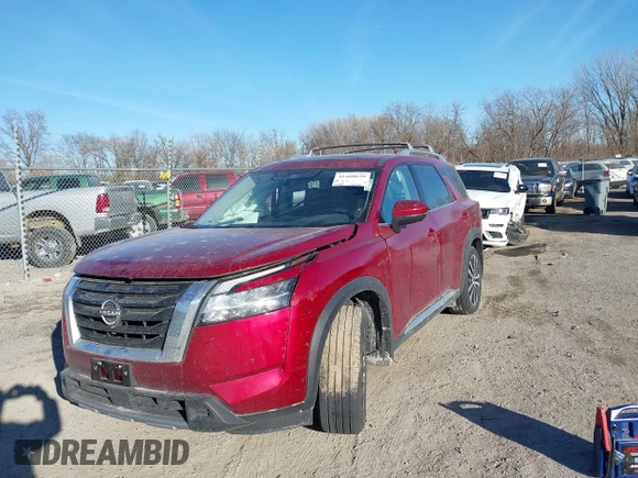 2024 Nissan Pathfinder Platinum z VIN 5N1DR3DJ1RC205331, wystawiony jako IAAI lot #41460658 z przebiegiem 22 980 mil mil oraz . Historia ofert i sprzedaży dostępna na DreamBid. Obrazek 2.