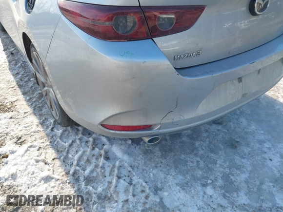 2019 Mazda 3 w/Select with VIN 3MZBPAAL4KM109139, listed as a IAAI auction lot 41421281 with 105,954 mi miles. Bid and sale history available at carsss.com. Image 17.