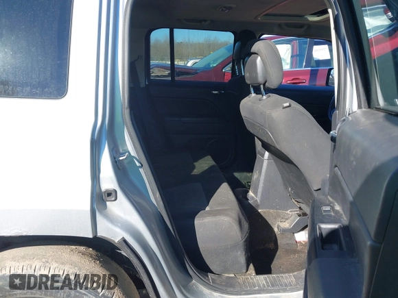 2013 Jeep Patriot Latitude with VIN 1C4NJPFB0DD192541, listed as a IAAI auction lot 41632796 with 121,823 mi miles. Bid and sale history available at carsss.com. Image 8.