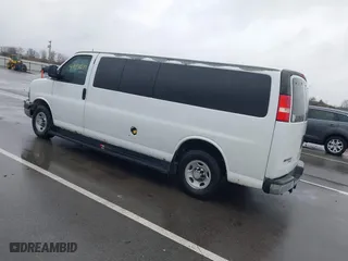 2012 Chevrolet Express Passenger 1LT with VIN 1GAZG1FG2C1158103, listed as a IAAI auction lot 40811071 with 264,063 mi miles. Bid and sale history available at carsss.com. Image 3.