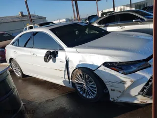 2019 Toyota Avalon Hybrid Limited with VIN 4T1B21FB2KU010215, listed as a IAAI auction lot 41358015 with 58,342 mi miles. Bid and sale history available at carsss.com. Image 13.